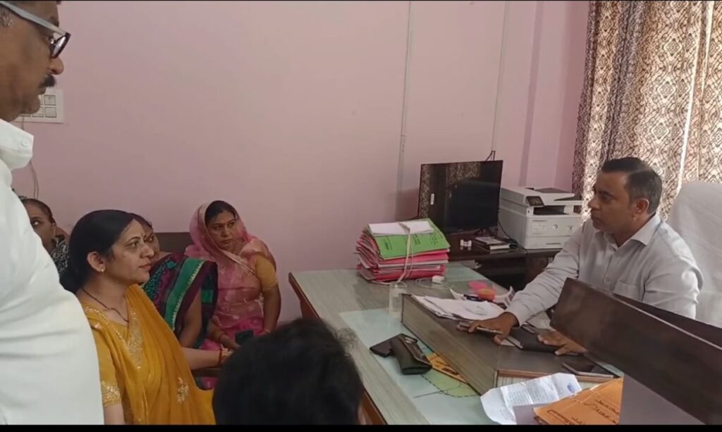 नगर पालिका में दिन भर चली तनातनी, पूरे घटनाक्रम के लिए पढ़ें खबर